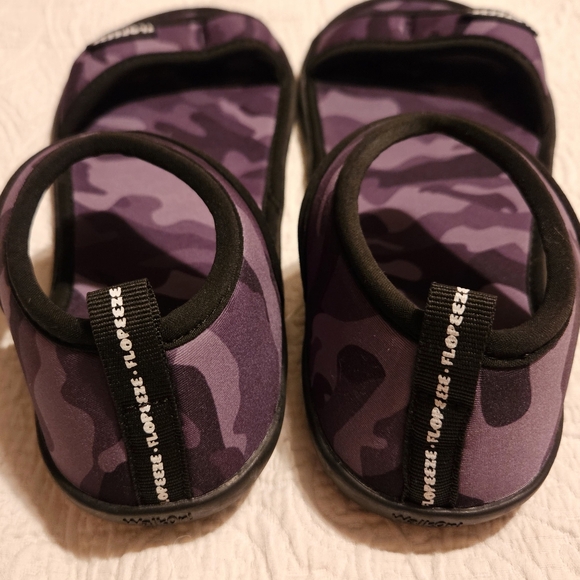 Flopeeze Funwear Gray & Black Camo print reef sandals size 9 - Picture 3 of 4